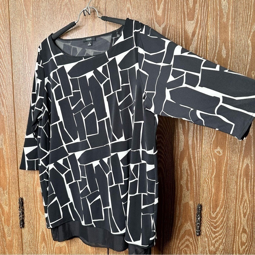 Geometric Sheer Layered Blouse Womens 2X Tunic Top Asymmetrical Black 3/4 Sleeve - Picture 3 of 8